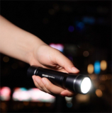 Extreme Bee Strong Light Zoom Flashlight Youth Edition: Ένας αξιόπιστος φακός για κάθε ανάγκη!
