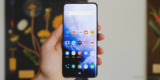 H Oneplus παρουσιάζει την AMOLED, QHD οθόνη του Oneplus 8 με 120hz, και εντυπωσιακές δυνατότητες.