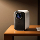 Redmi Smart Projector : Μικρός, FullHD προβολέας, με MIUI TV, 1.5GB RAM και στέρεο ηχεία, με 175.2€!
